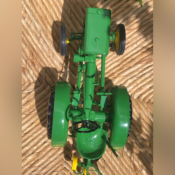 John Deere 1937 Model 62 with One Row Plow SpecCast Model - Picture 7 of 11